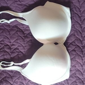 36DD Cacique Never worn